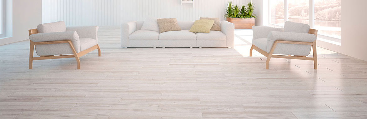 Transforme sus espacios con piso laminado, deck, piedra y madera